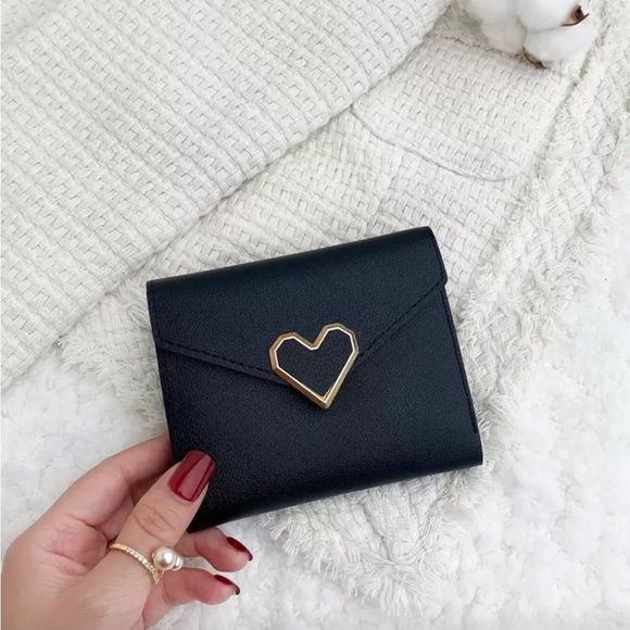 ⚠️Clearance Elegant Black Heart Accent Women's Wallet - Picture 3 of 4